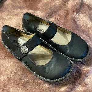 Algeria Black Magic Paloma Nursing Shoes